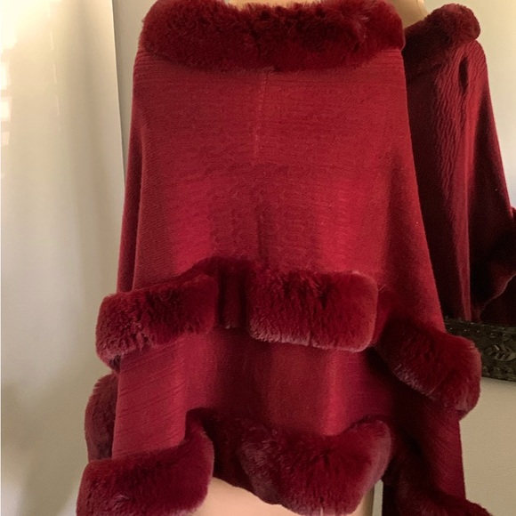 LUXURY SWEATER WRAP HIGH END BOUTIQUE LOS ANGELES. ONE SIZR - Picture 4 of 4